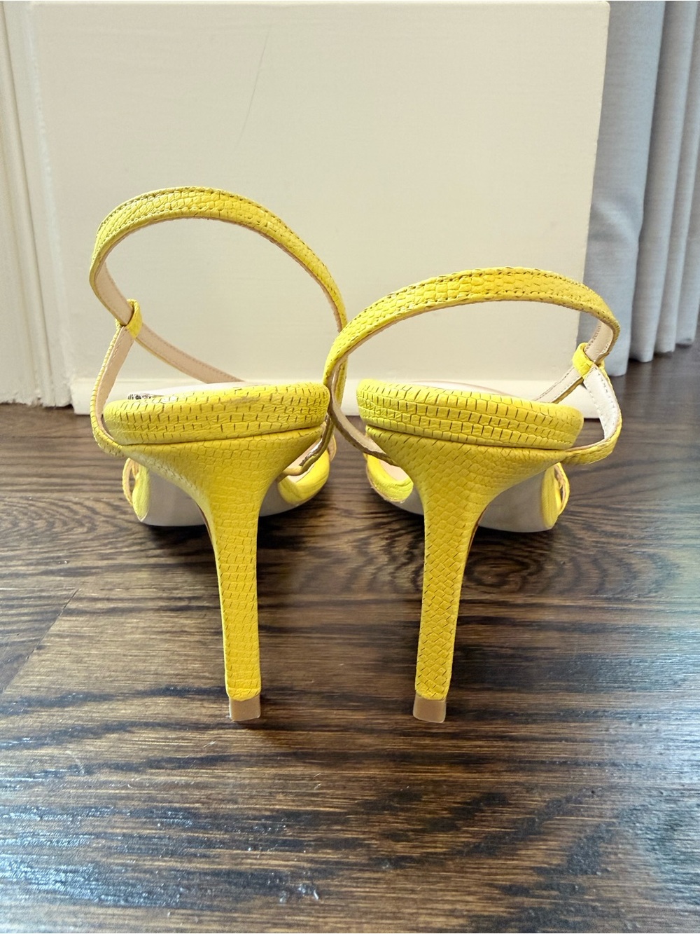 NWOT TUCKERNUCK SHOES Lemon Yellow Embossed Leather Scarlet Heels - size 8.5 - Picture 11 of 13